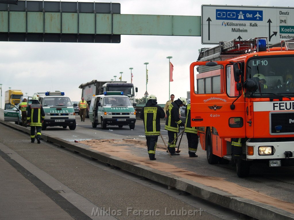 VU Transporter Lkw Zoobruecke Rich Koeln    P17.JPG